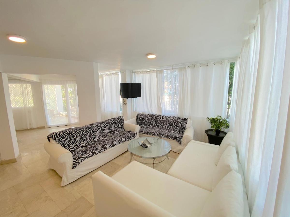 Los Corales Villas&apartments Beach Club Wifi Hotel
